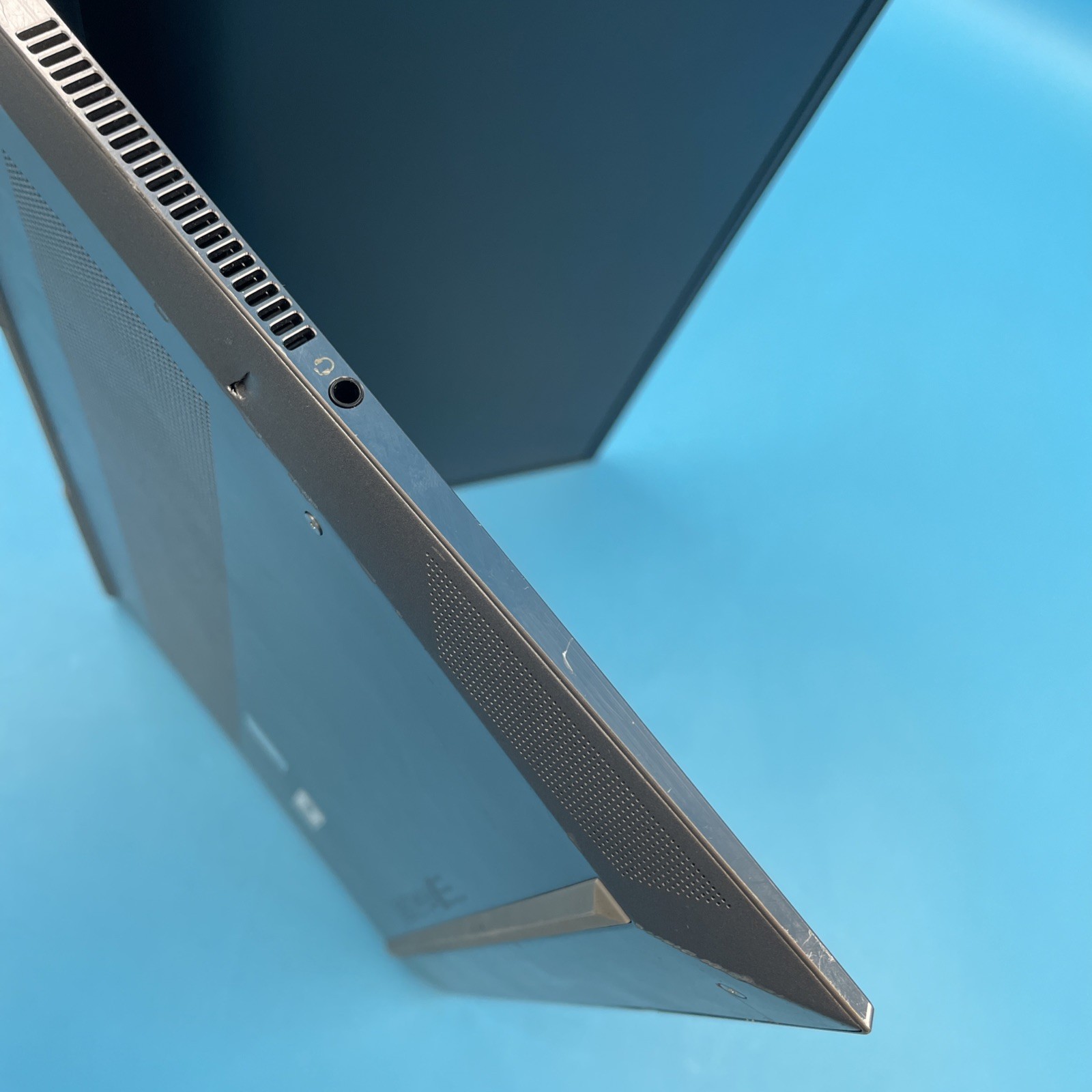 HP ZBook Studio G8 | i7-11850H | 32GB RAM | 256GB SSD | A2000 | WIN 11 PRO | 89%