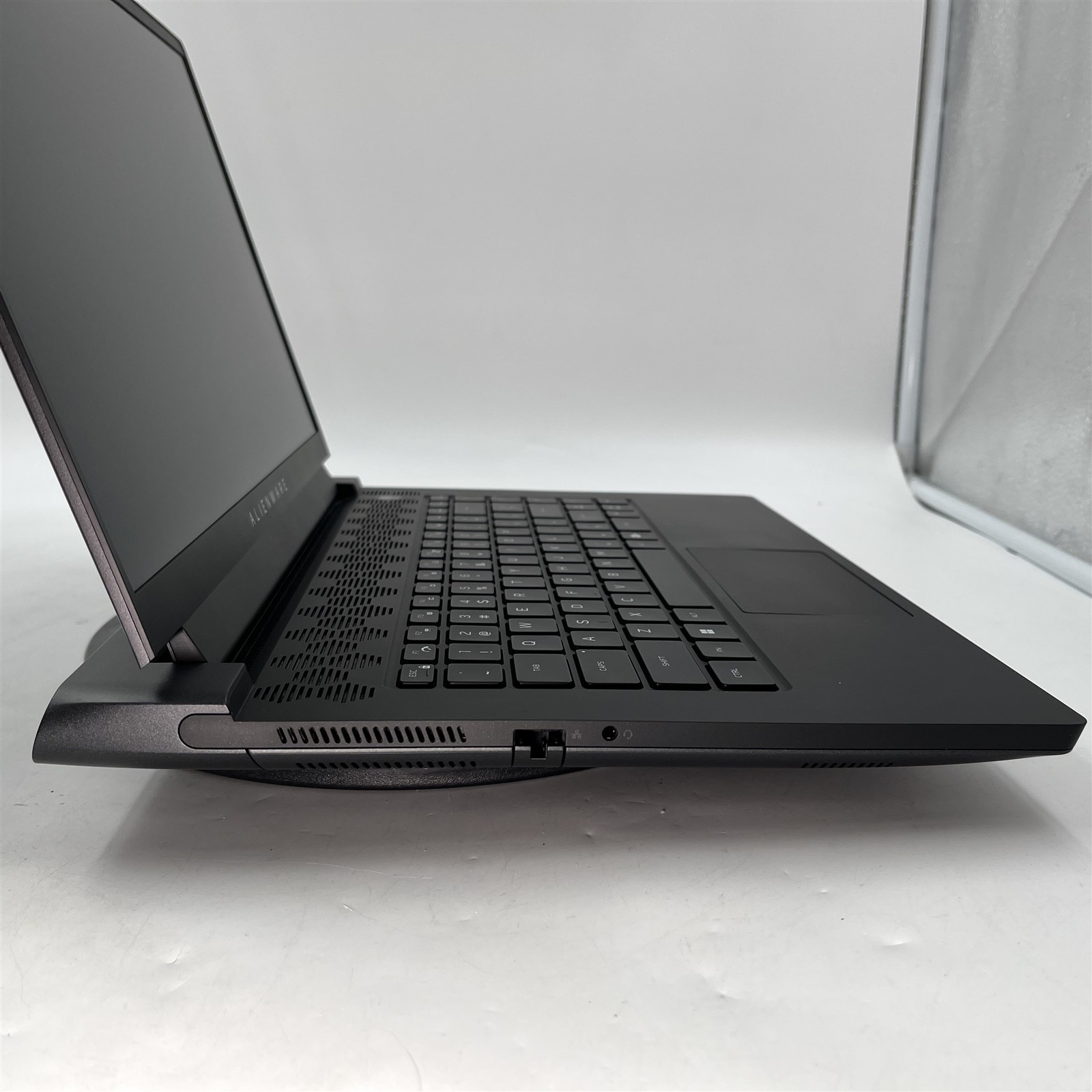 Dell Alienware M15 R7 Ryzen 9 6900HX/32GB RAM/1TB NVMe SSD/RTX 3070 Ti 8GB