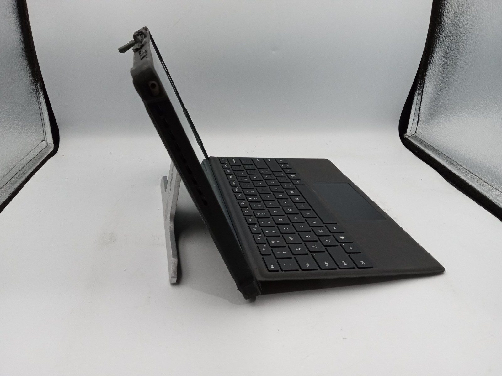 Microsoft Surface Pro 5 1796 12.3″ i7-7660U 16GB RAM 512GB SSD W11 with Case -RR