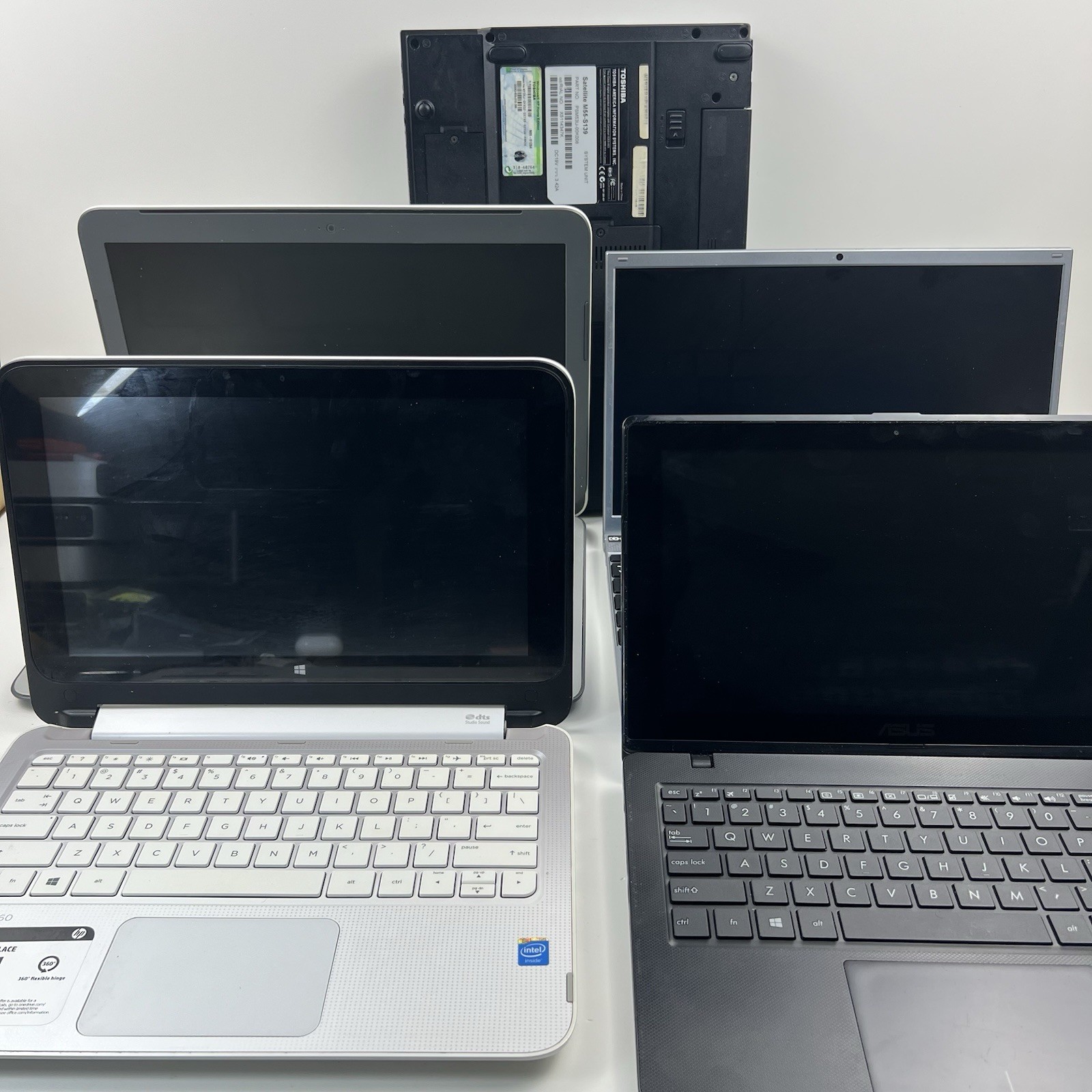 Lot of 5 Mixed HP Toshiba Laptops, FOR PARTS OR REPAIRS