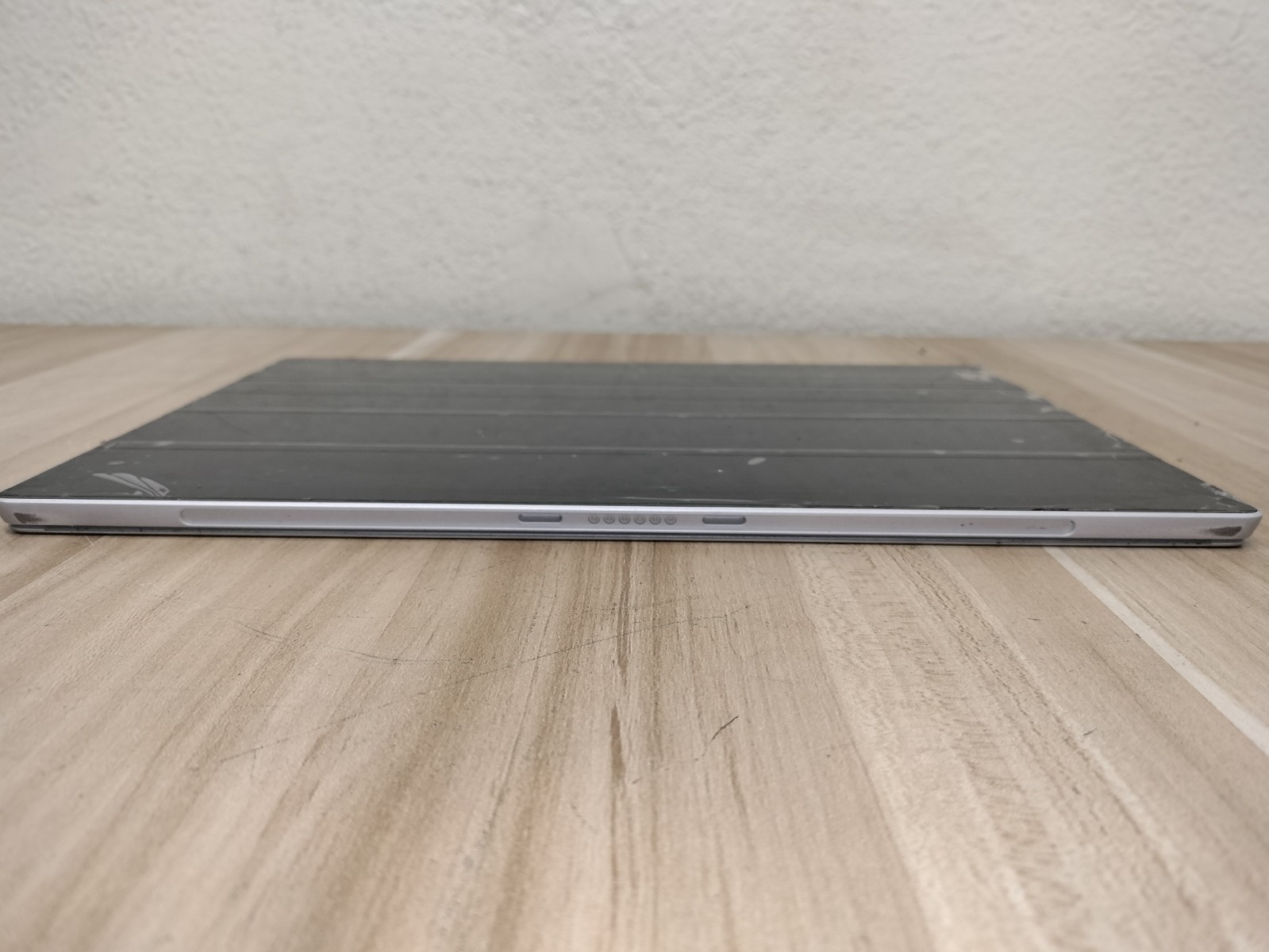 Microsoft Surface Pro 1796 12″ Touch Intel i7-7660U 2.50GHz 8GB 256B SSD