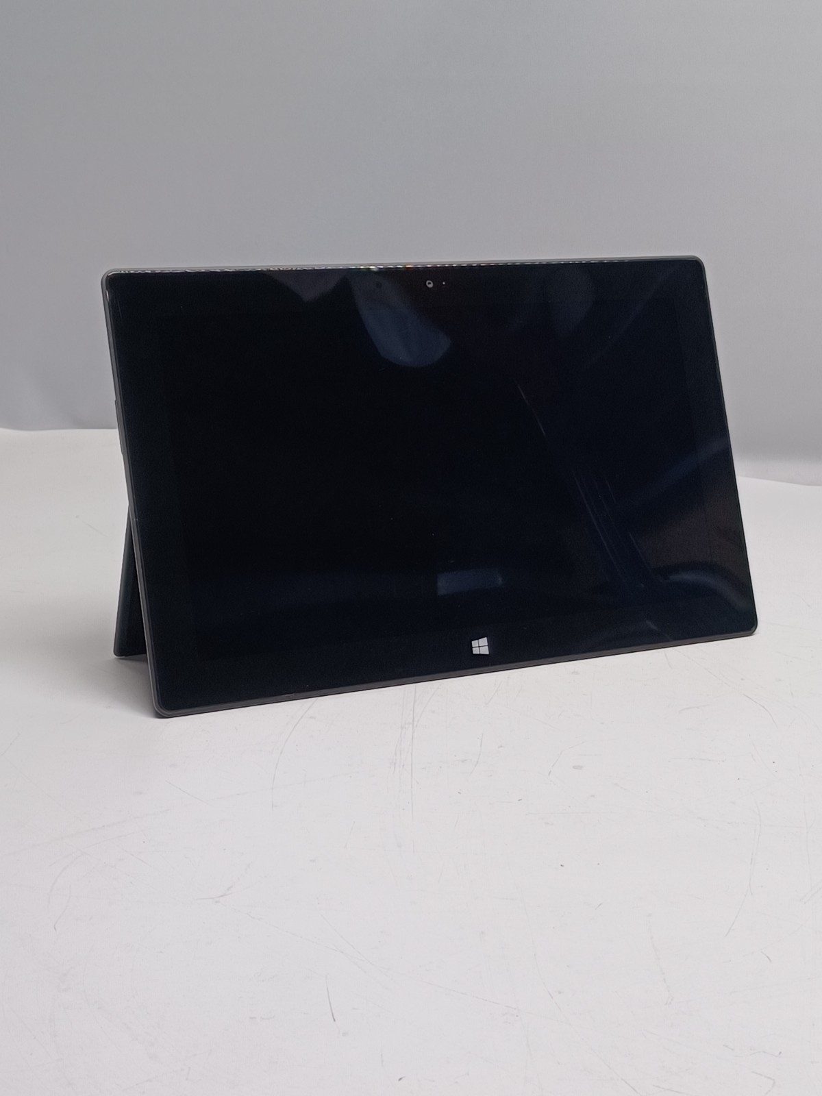 Lot of 7 damaged Microsoft Surface RT 1516 Tablets for parts/ repair