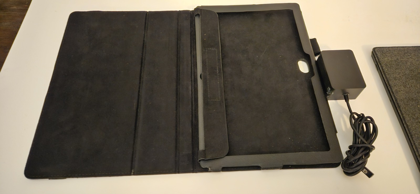 Microsoft Surface RT 1516 Tablet Tegra 3 1.30GHz 2 GB RAM 32 GB Win RT 8.1