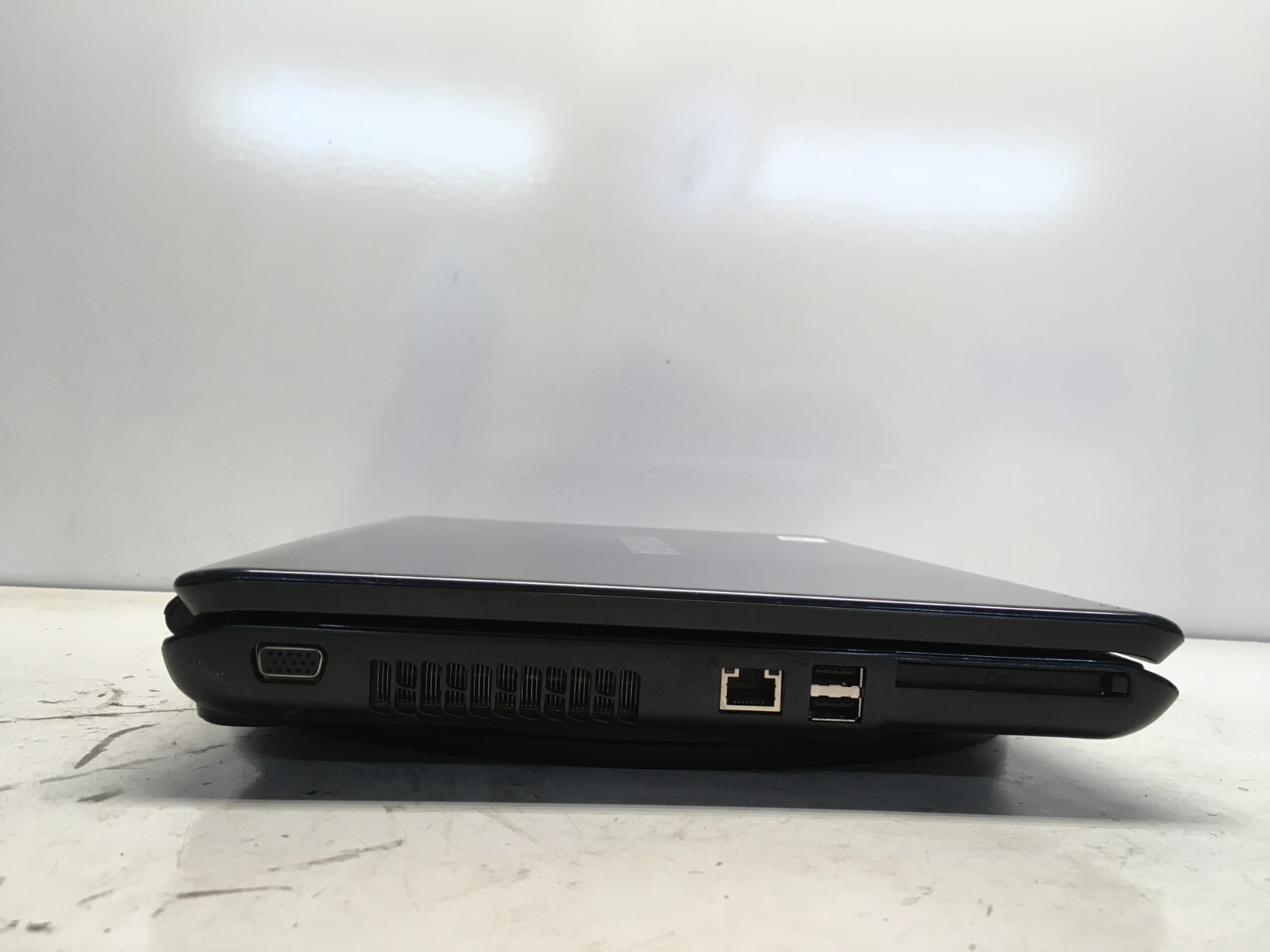 Toshiba Satellite L305-S5955 Intel Celeron 900 2 GB NO HDD/Batt Dim Screen