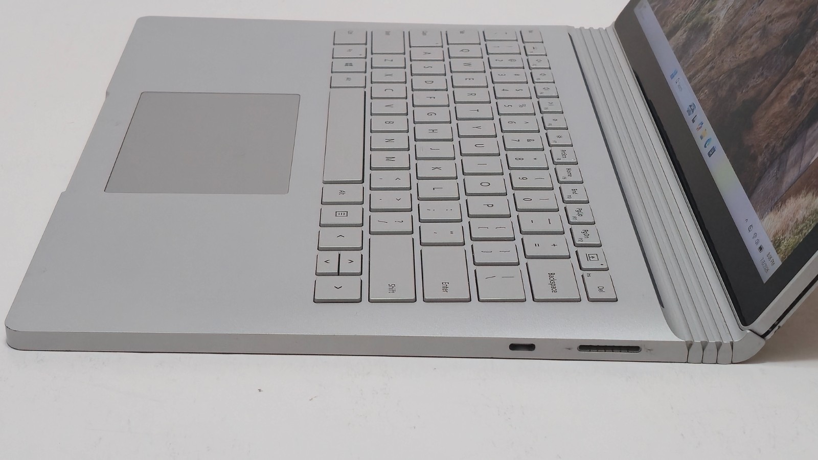 Surface Book 3 13.5″ (1900) Core i7-1065G7, 32GB RAM 512 GB SSD Nvidia GTX 1650