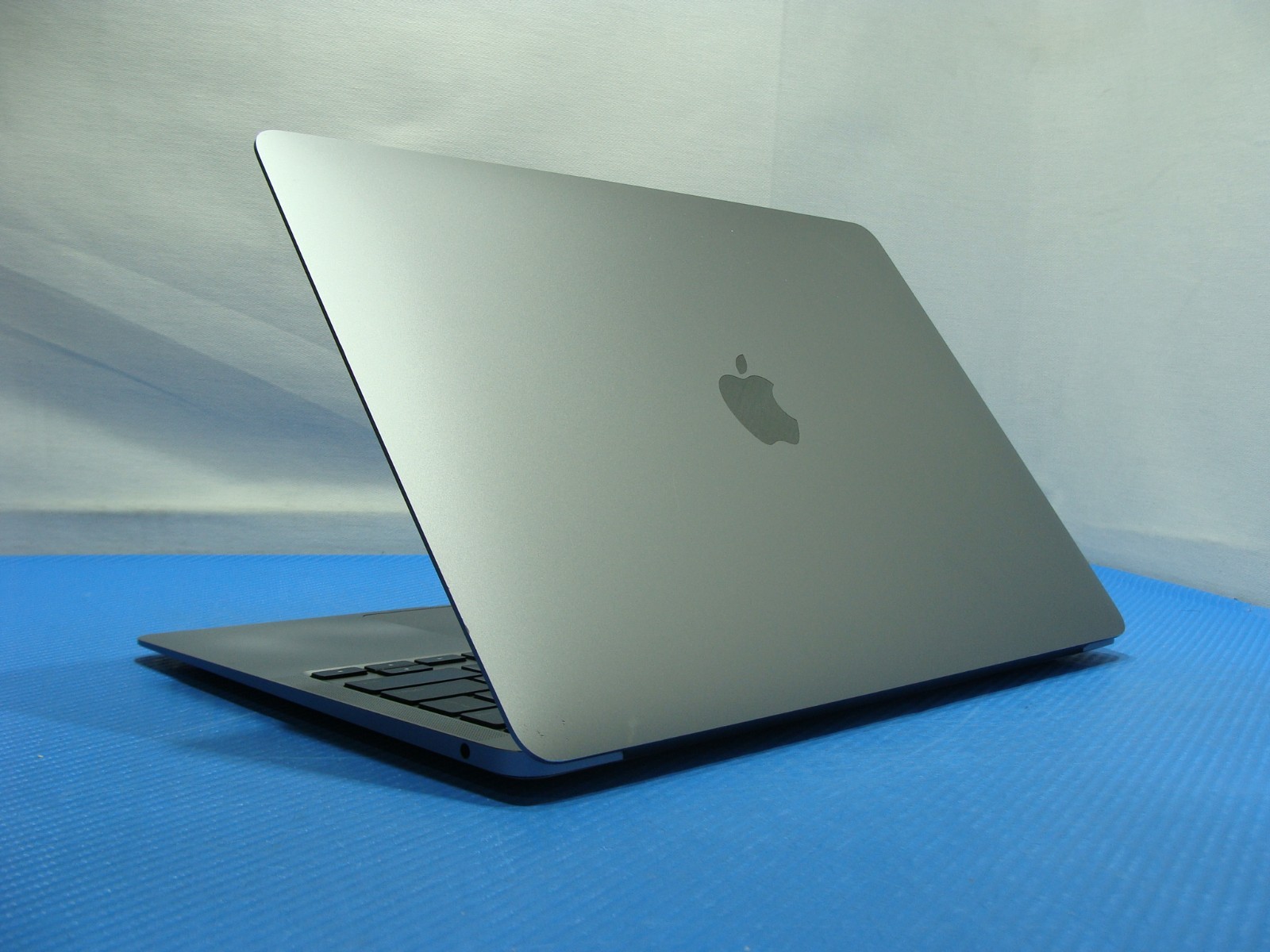 Apple MacBook Air 13.3″ A2179 2020 i5-1030NG7 1.1GHz 16GB 256GB Sequoia MVH2LL/A