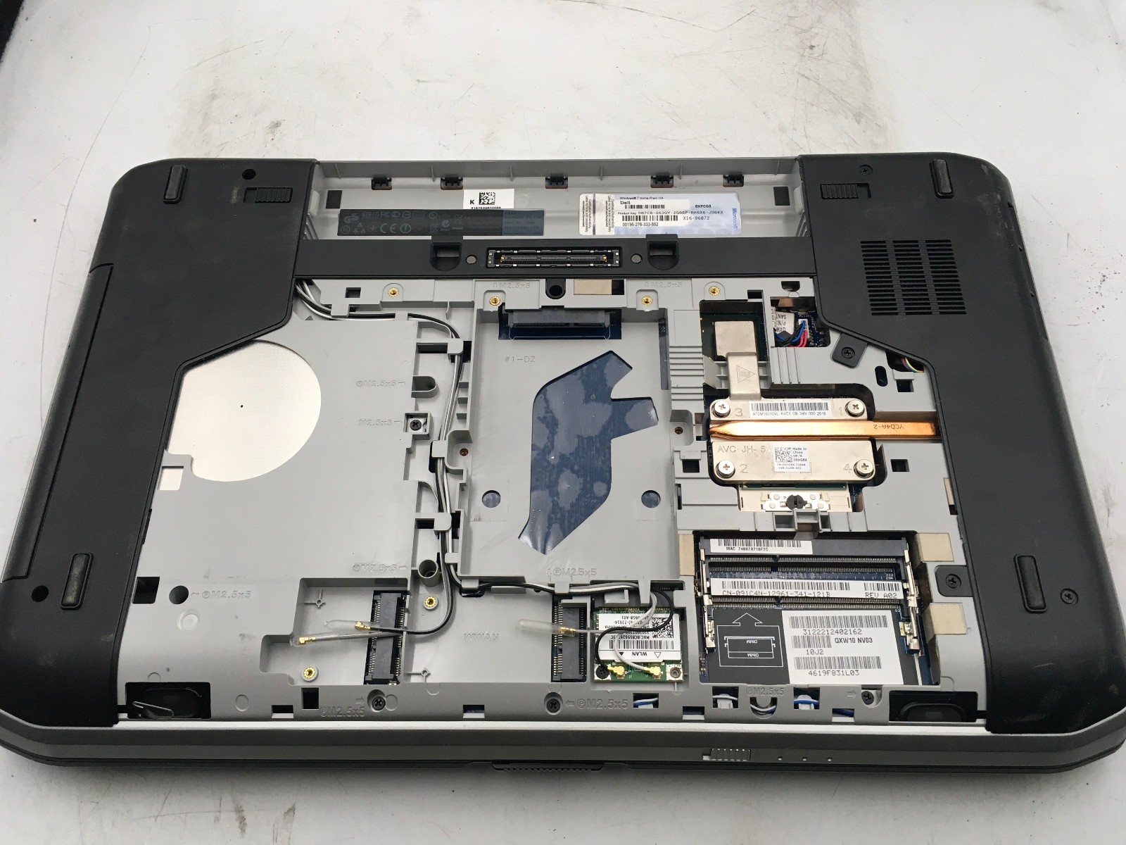 DELL LATITUDE E5530 – FOR PARTS/NO BOOT – INTEL I3 3RD GEN – NO RAM -15″-READ-BB