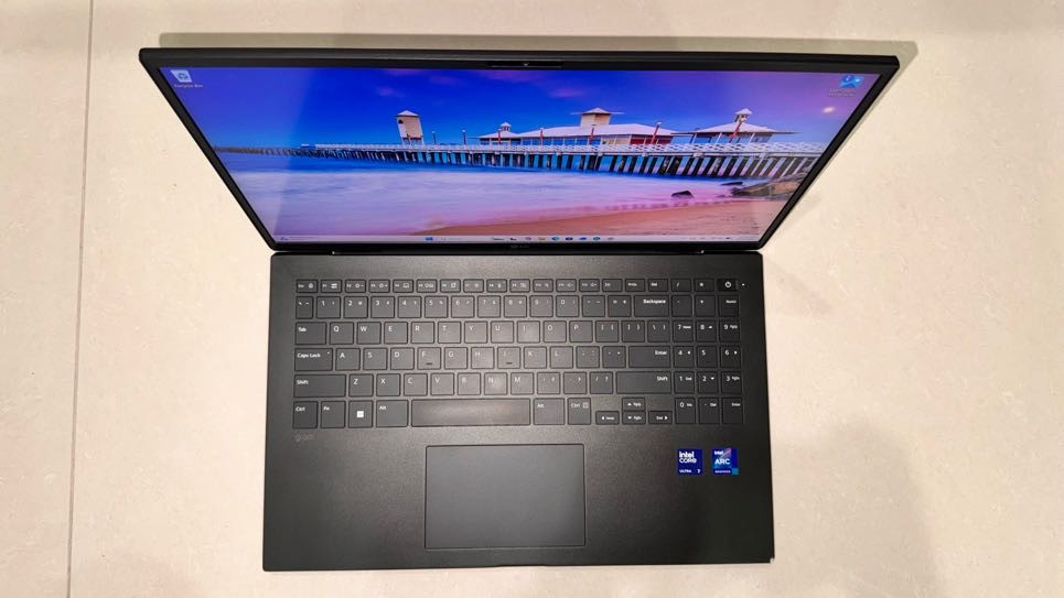 LG Gram 15Z90S 15.6″ FHD Touch Ultra 7 Processor 155H 16GB 512GB SSD Windows 11