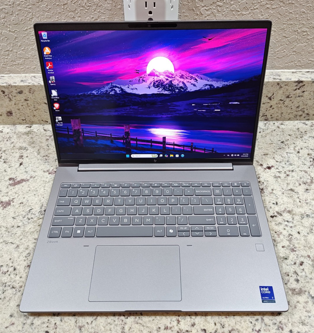 HP ZBook X G1i 16 (UHD+) — Ultra 7 265H / 32GB RAM / 1TB SSD / RTX PRO 1000