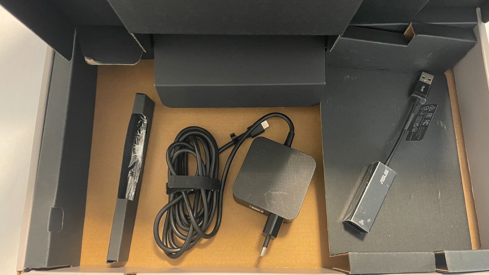 ASUS ZenBook Flip 13 UX363 (i7-1065G7 / 16GB / 1TB NVMe) – FOR PARTS