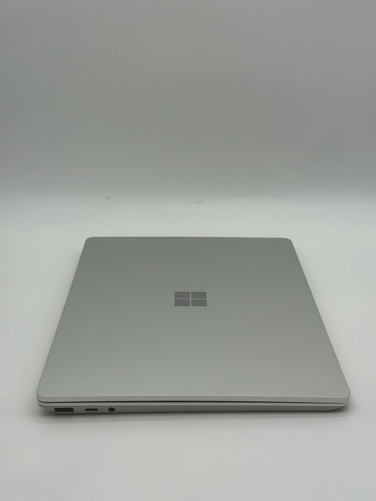 Microsoft Surface Laptop Go – 12.4″, i5-1035G1, 8GB, 128GB SSD – Platinum