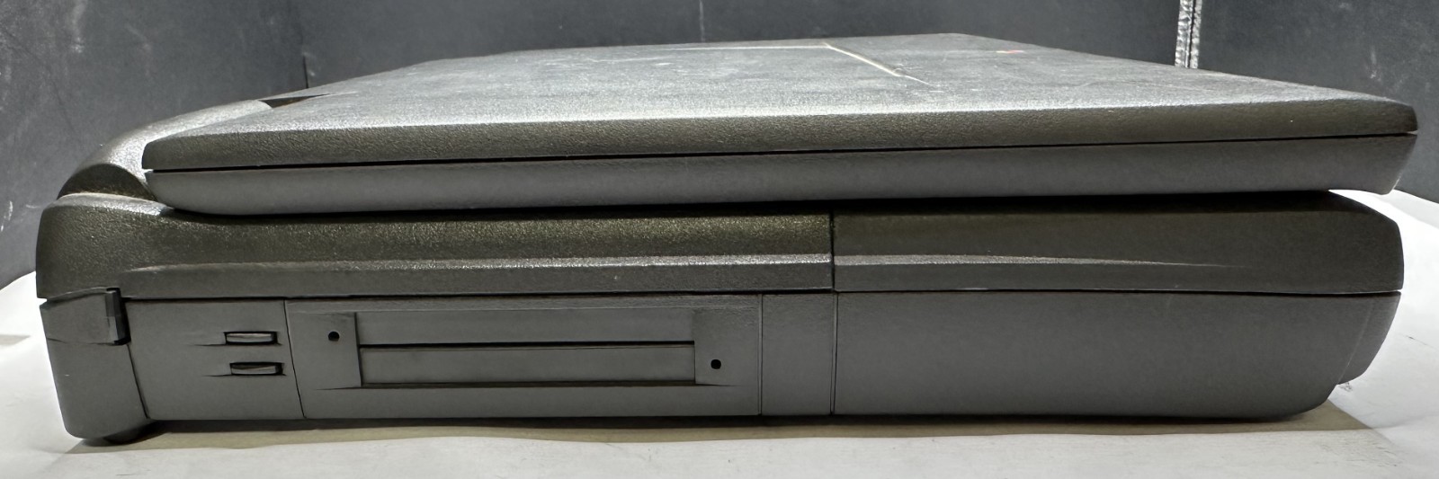 APPLE MACINTOSH POWERBOOK 5300 VINTAGE LAPTOP STRICTLY For Parts or Repair