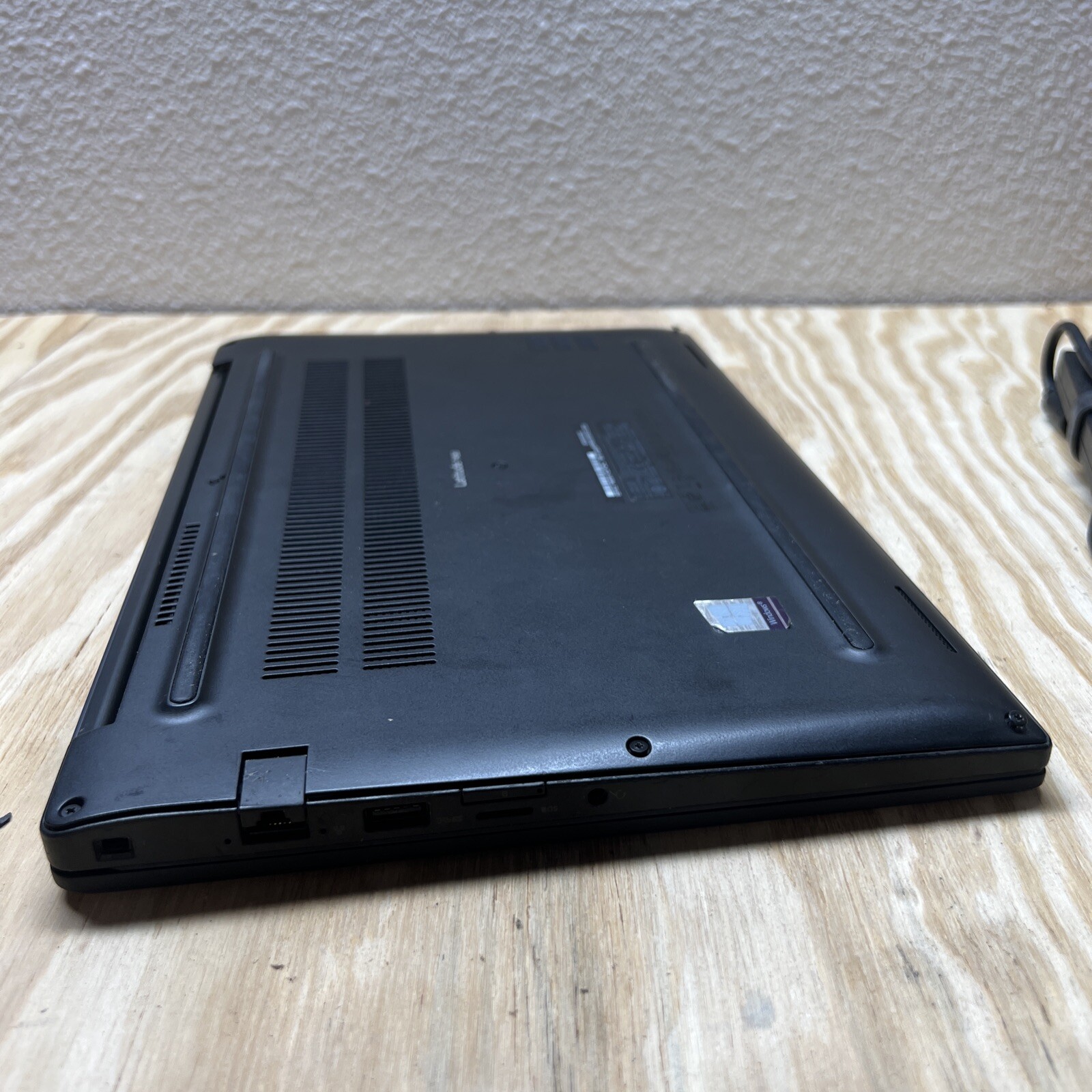 Dell Latitude 14″ 7480 Laptop Core i5-7200U 8GB 256GB SSD Windows 11 Webcam