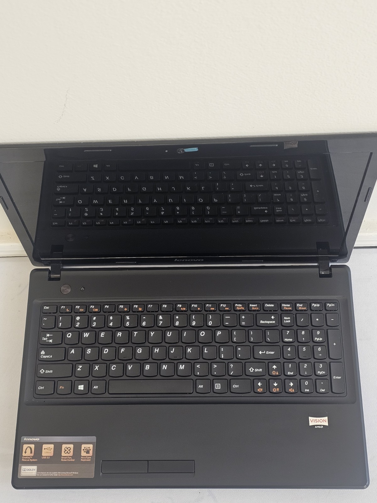 Lenovo G585 Laptop – AMD E-300 – 4GB RAM – 160GB HDD – NO BATTERY – Windows 10