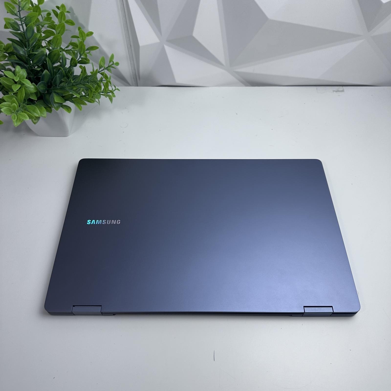 Samsung Galaxy Book4 360 Laptop, 14″, Intel Ultra 7, 16GB, 512GB *Crack Screen*
