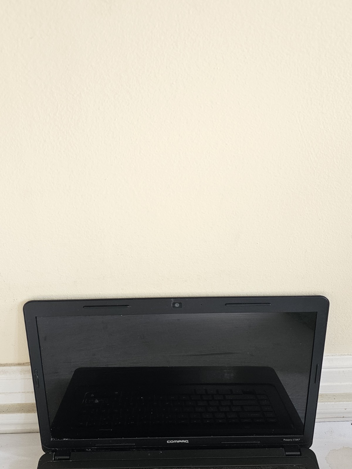 Compaq Pressario CQ57 Laptop – AMD C-50 – 3GB RAM – NO BATTERY – Win 10 – Read
