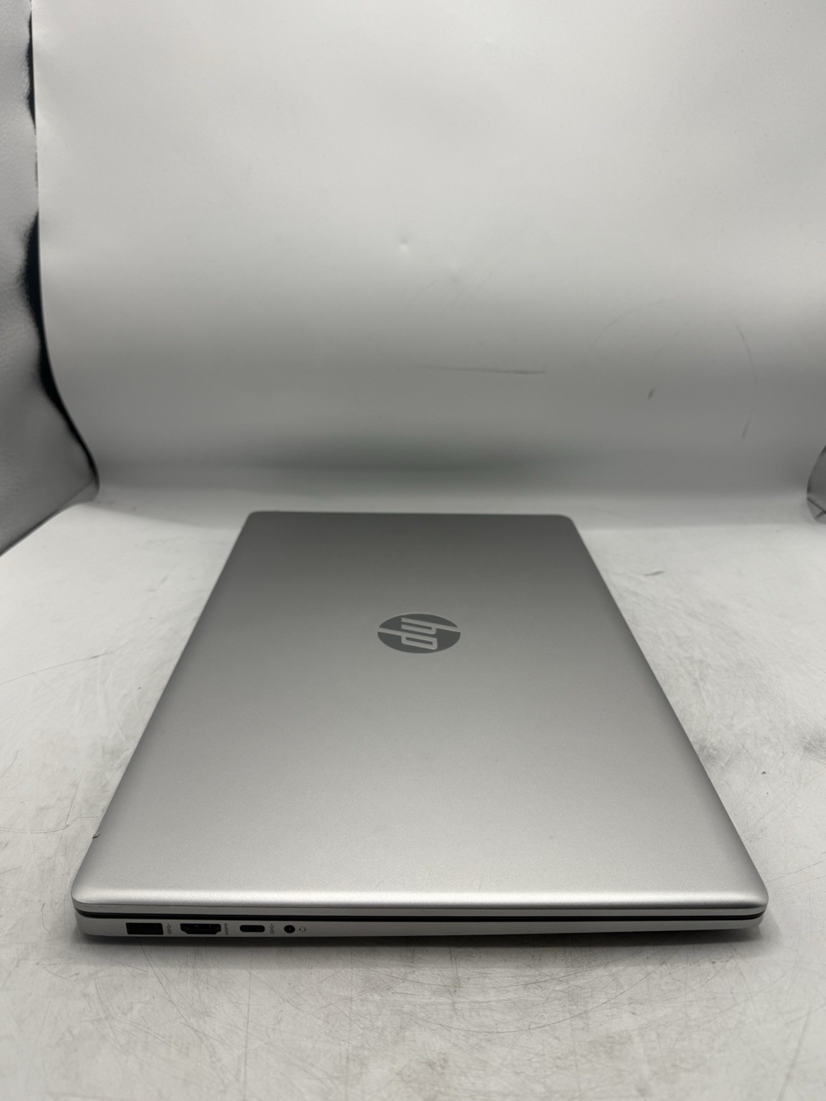 HP 17-CP0035CL 17.3″ Touch Ryzen 5 5500U 2.1GHz 12GB RAM 512GB NVMe Win11
