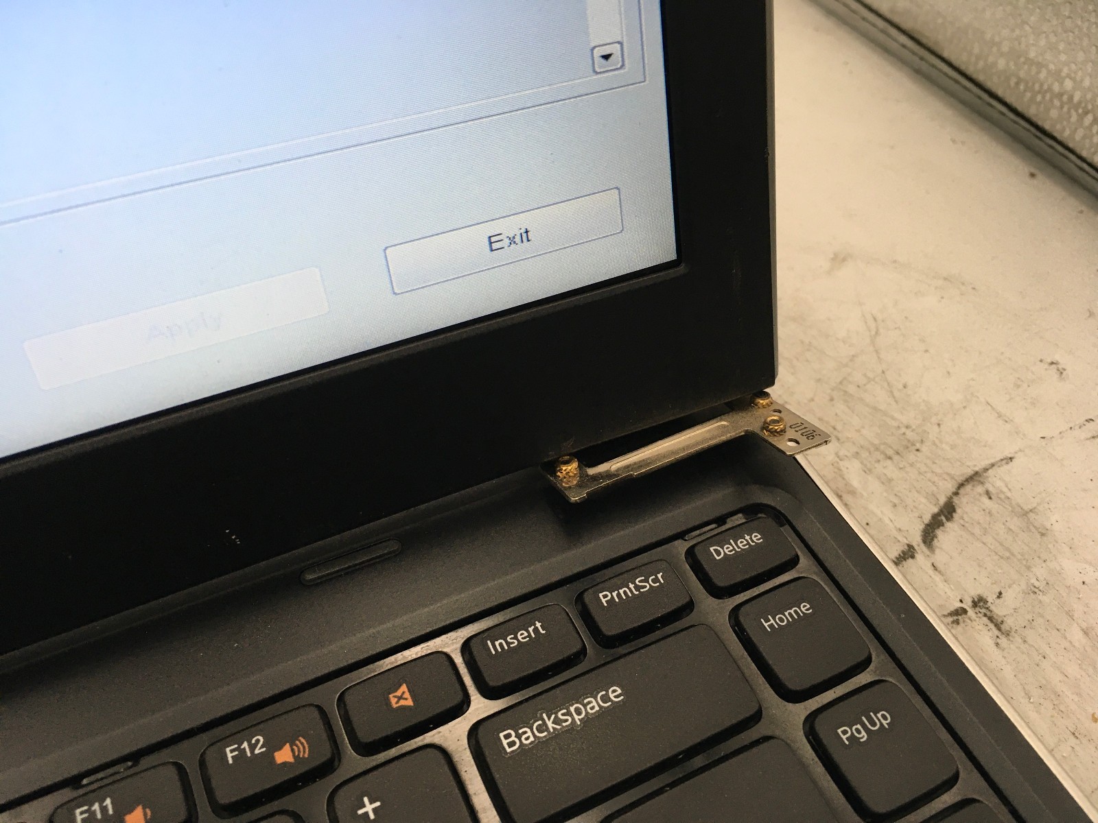 DELL LATITUDE 3330 – BOOTS TO BIOS/BAD HINGE – INTEL CELERON – 4GB RAM -READ- BB