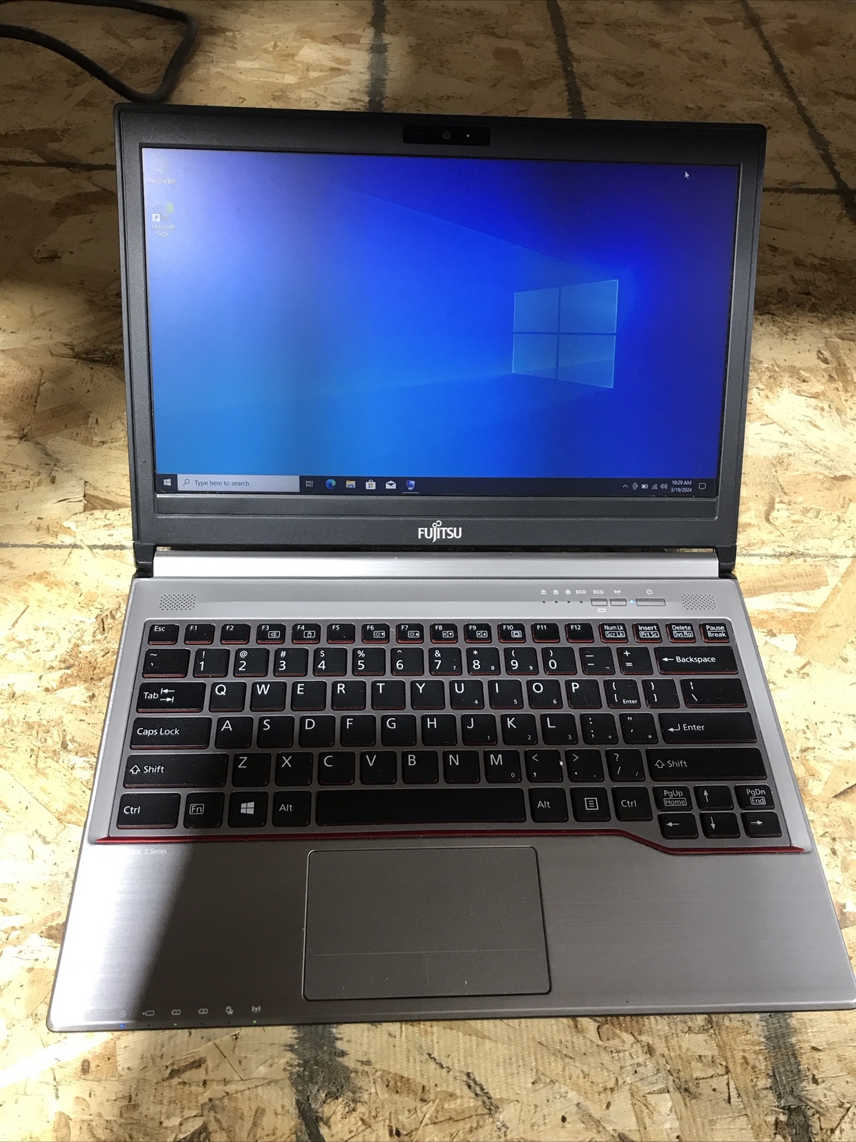 Fujitsu Lifebook E734 13.3” Core i3-4000M @ 2.30GHz 4GB RAM 320GB HD H291