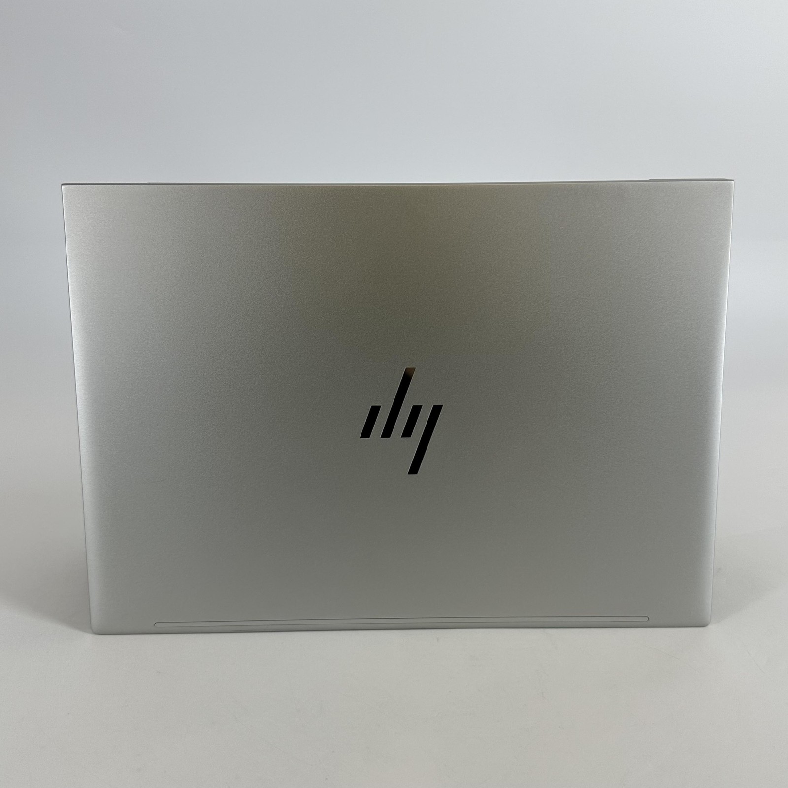 HP Elitebook 840 G10 14 Silver FHD+ 1.3 GHz i5-1335U 16GB 512GB SSD Excellent