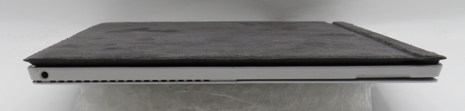Microsoft Surface Pro 4 | i5-6300U@2.4GHz 8GB RAM 12″ 256GB HD No OS/AC