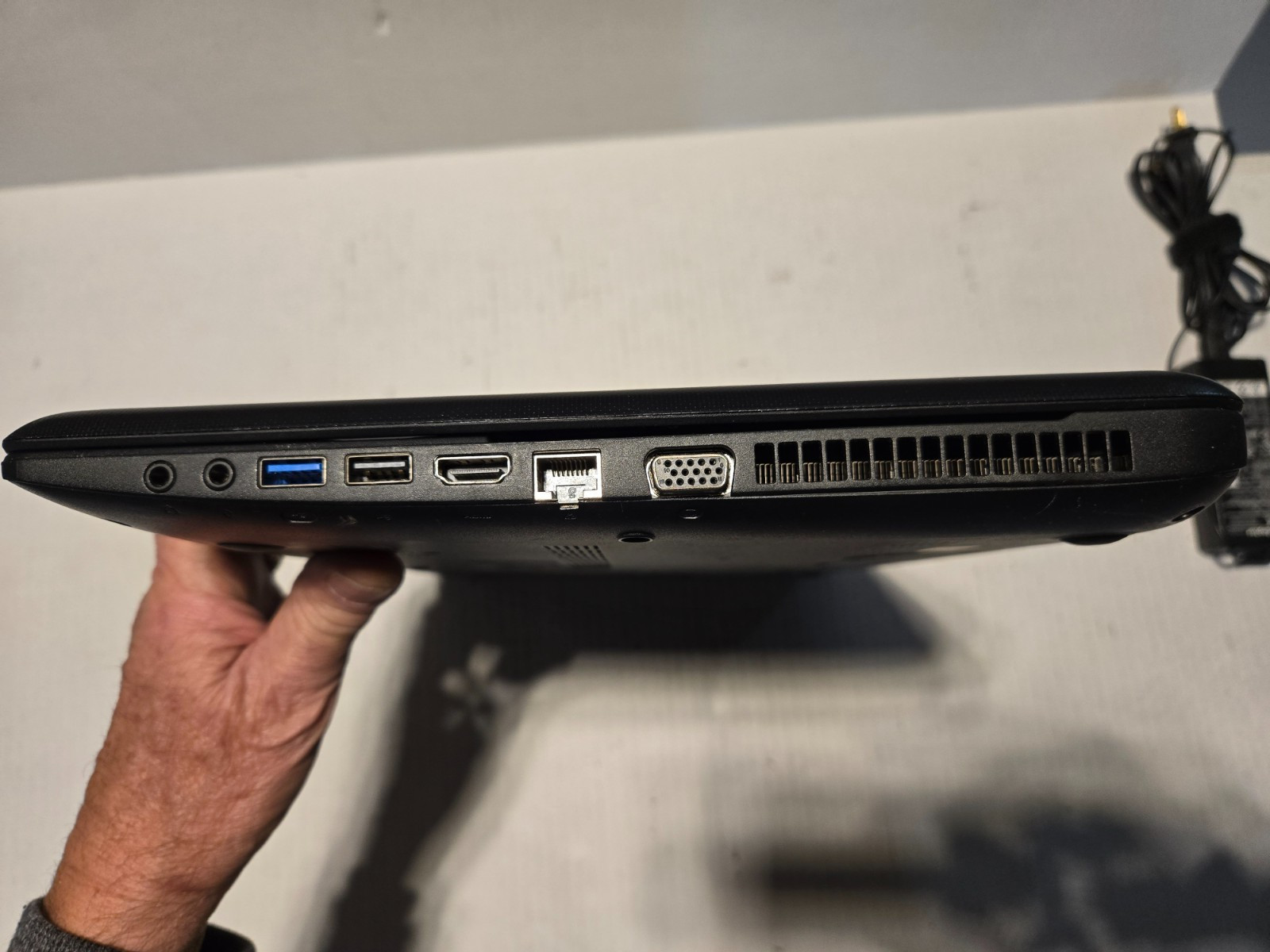 Toshiba Satellite C75D 17.3″ Laptop AMD A8-6410 6GB 750GB Win-10 DVD-RW Web-Cam