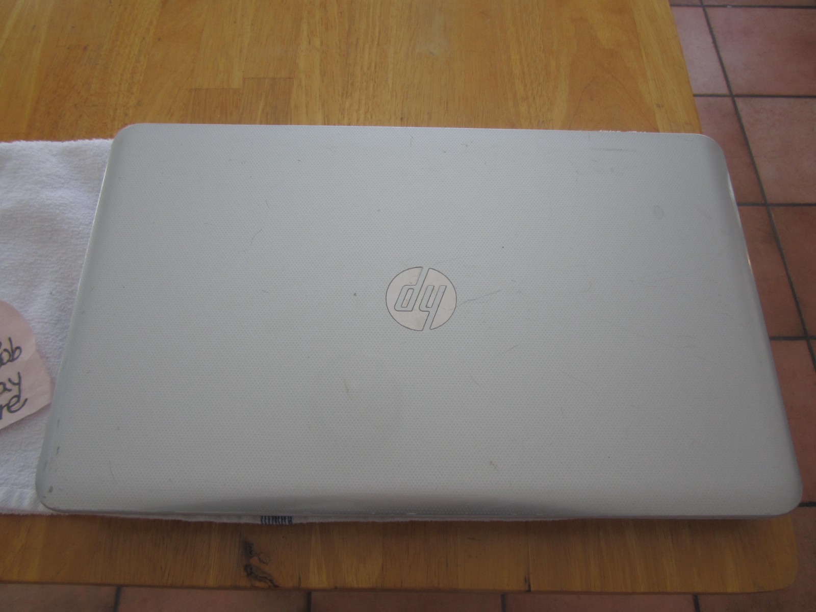 FOR PARTS – HP Pavilion 17-e113dx 4GBRAM 80GBHD SCREEN INTACT BROKEN HING NoCord