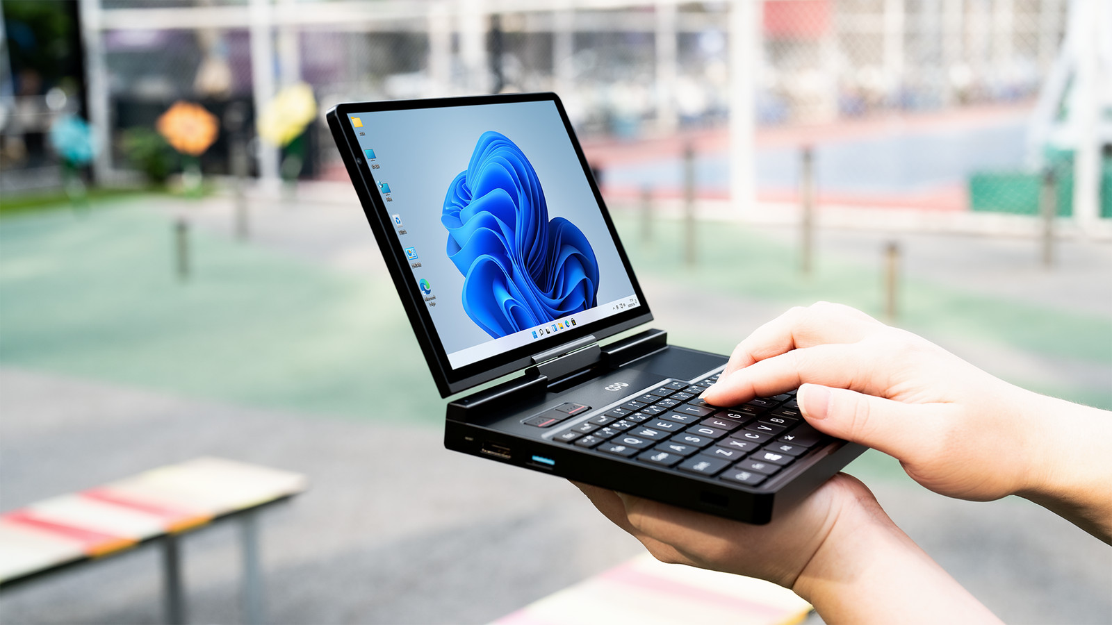 GPD Pocket 4 Mini Laptop Portable Handheld PC AMD Ai 9 HX370 64GB RAM+2TB SSD