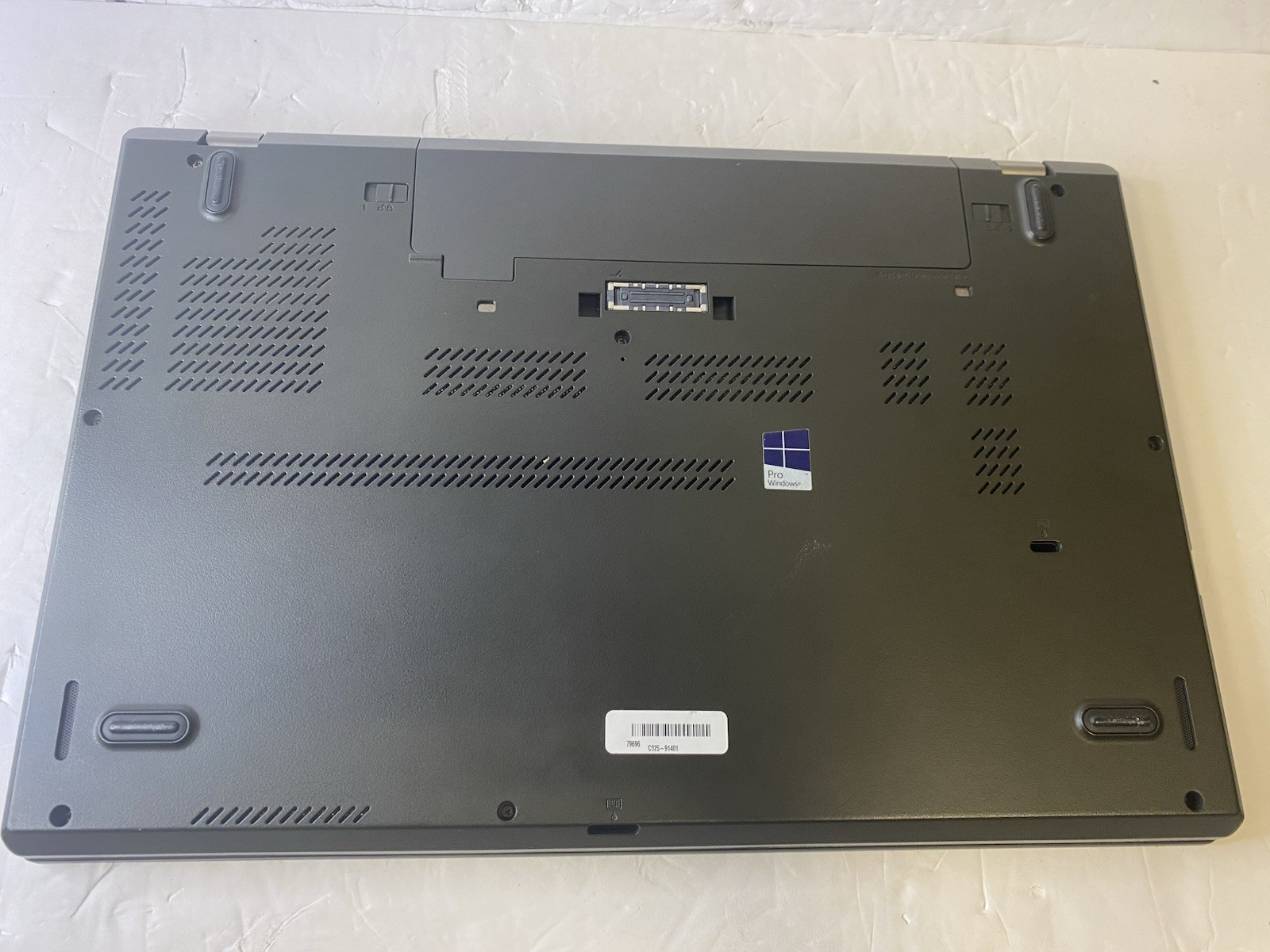 Lenovo ThinkPad T560 Intel i5-6200U @2.40GHz 8GB RAM 256GB 15.6″
