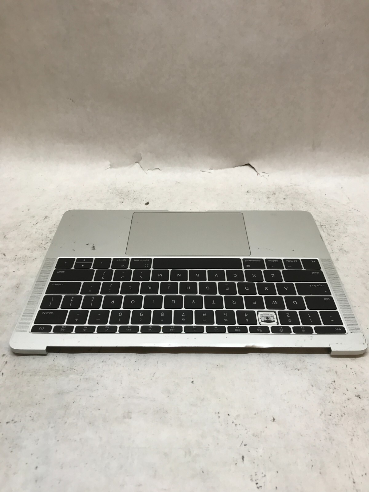 Apple MacBook Pro Touch/201 A1989 Palmrest NO MOTHERBOARD For Parts/Repair – -DW