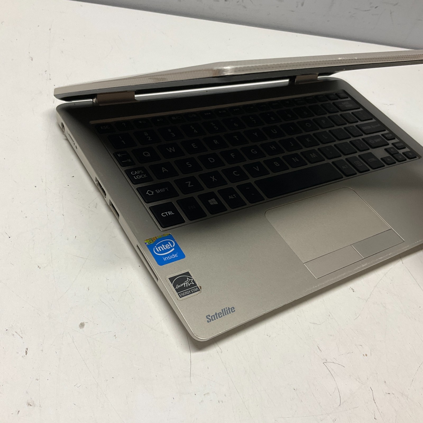 Toshiba Satellite L15W-B1302 Intel Celeron N2840 2.16GHz 4 GB 500GB HDD NO OS