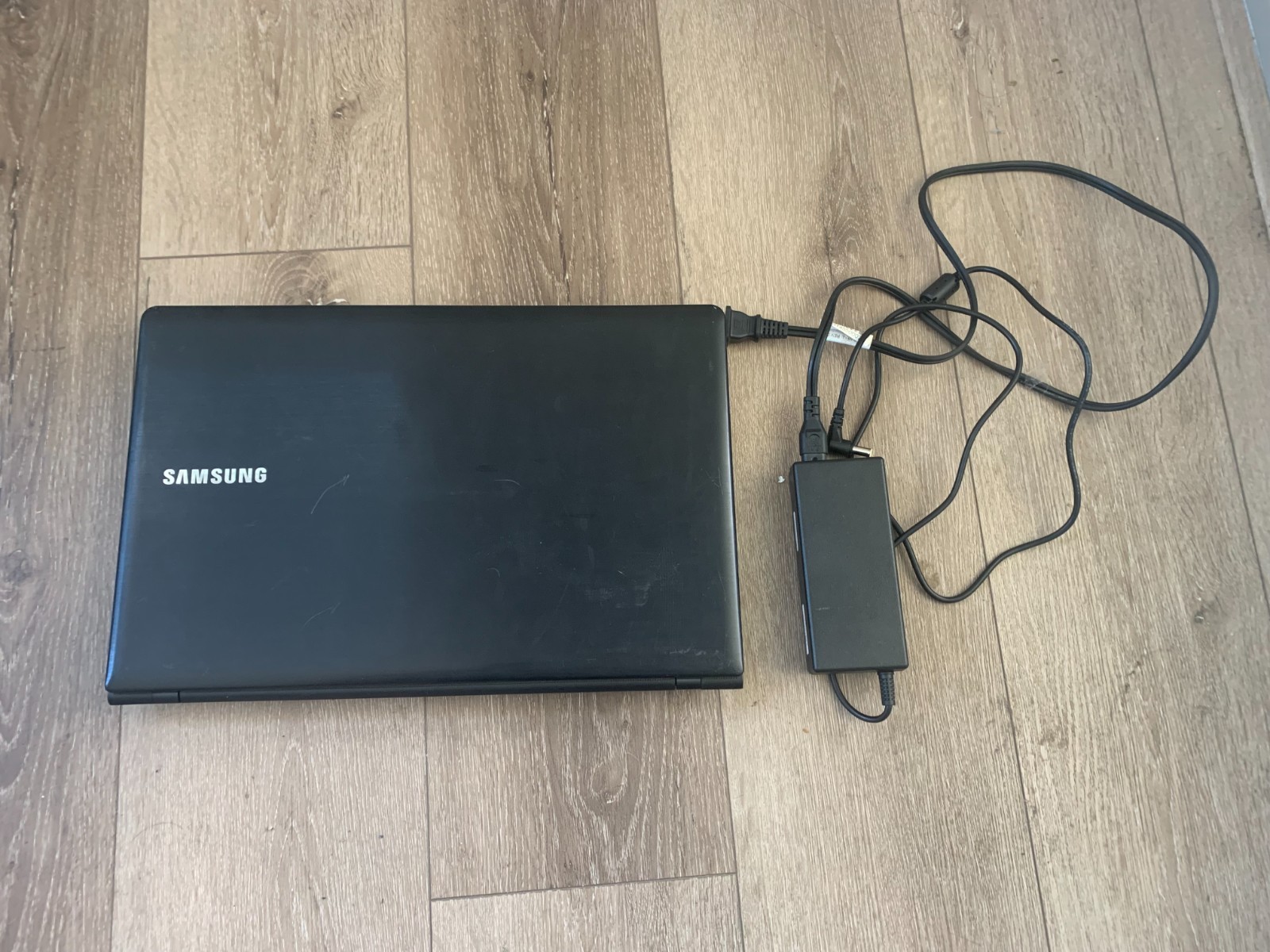 Samsung NP300E5A-A02UB 15.6″ Intel Core i3-2350M 2.30GHz 6GB RAM 320GB HDD Win10
