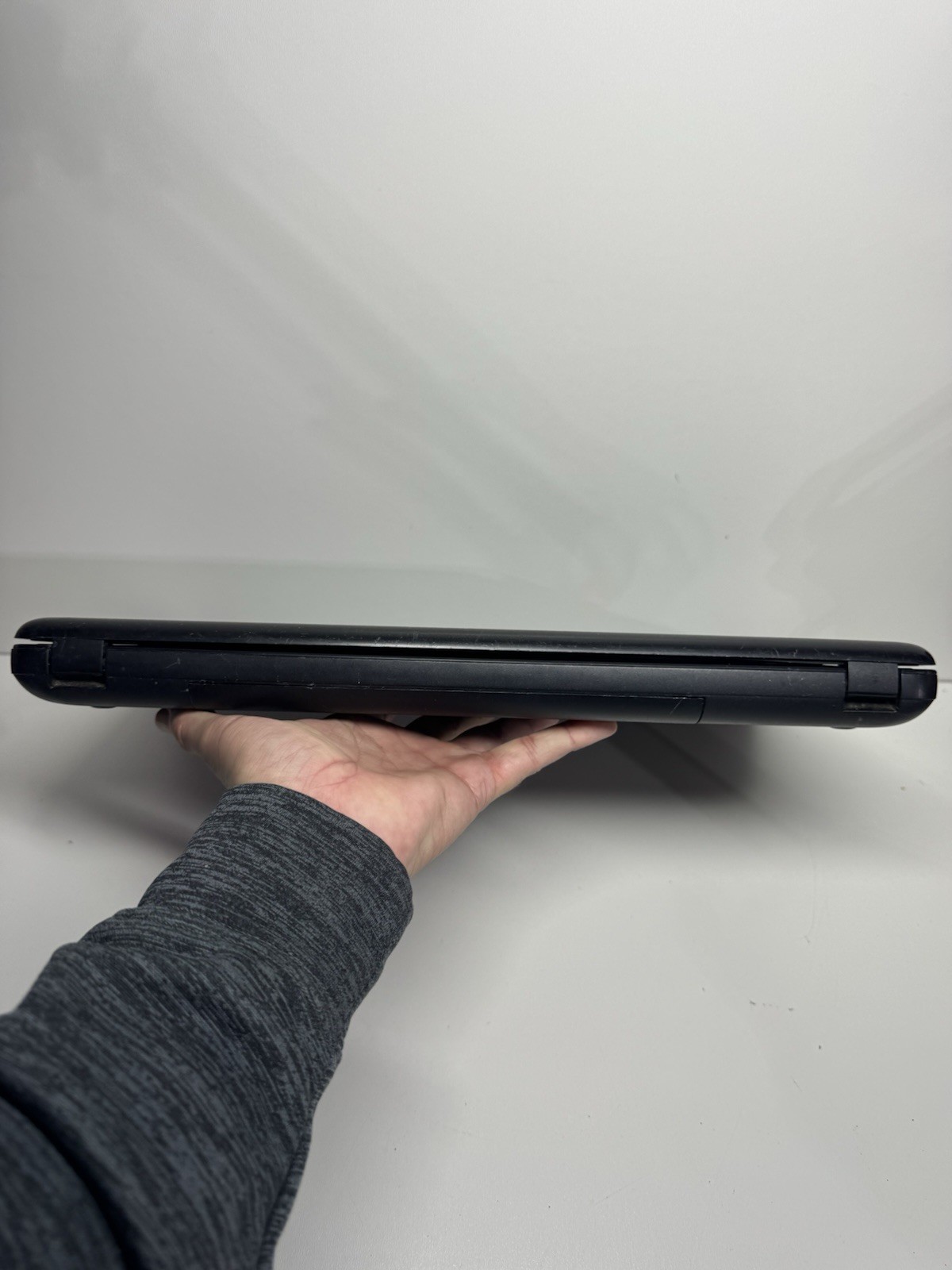 HP 2000 Notebook PC Laptop UNTESTED