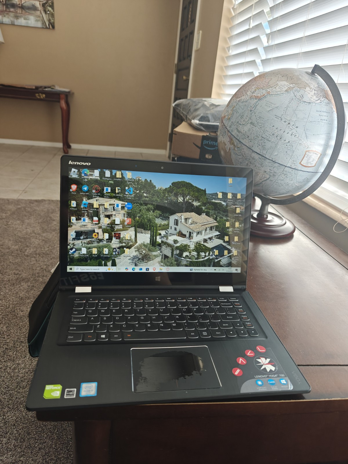 lenovo yoga 700 14isk, i7 6th Gen, Touch Screen, Foldable