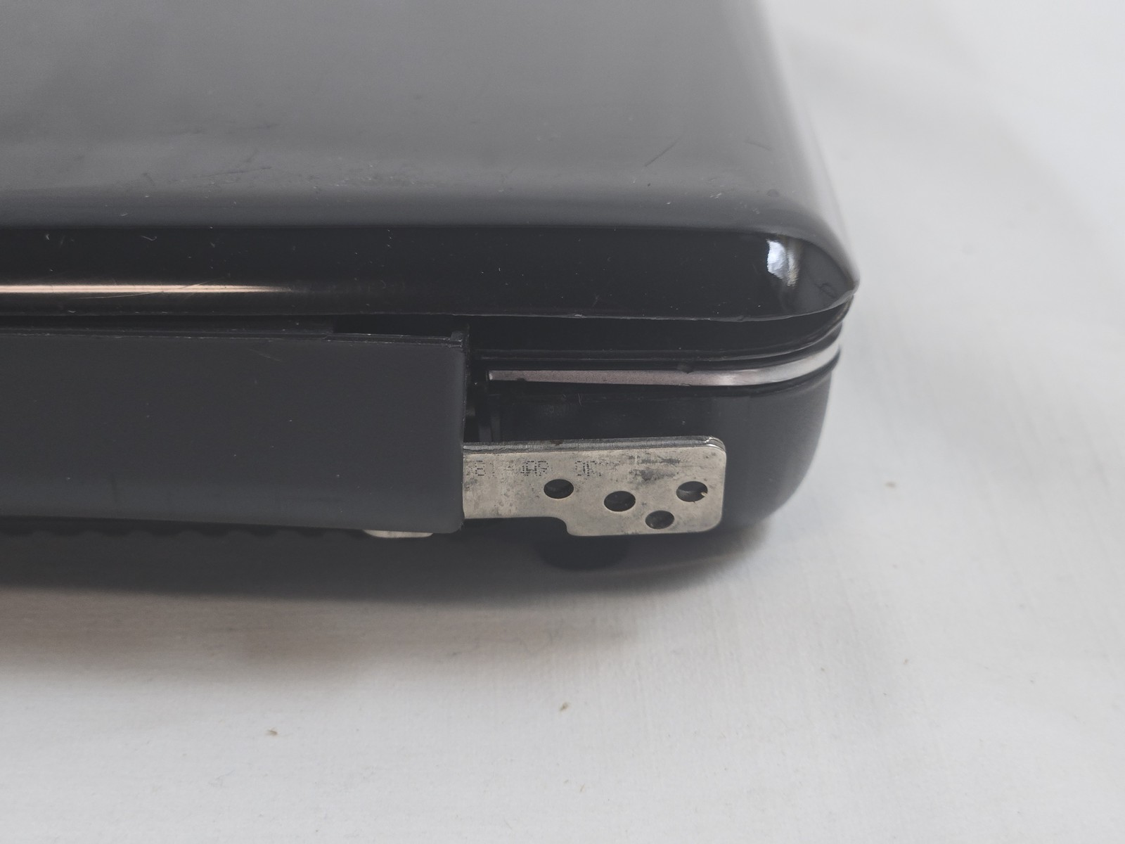 Compaq CQ56 Laptop PC – Windows 7 Home Premium – Intel Processor – Parts Only