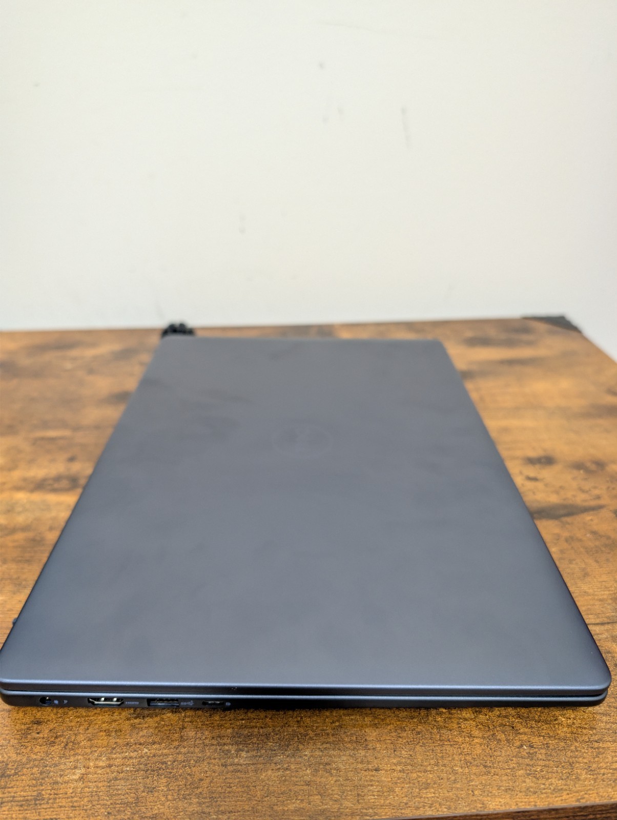 Dell Inspiron 16 5645 Ryzen 7 8840U 16GB DDR5 1TB SSD Very Good