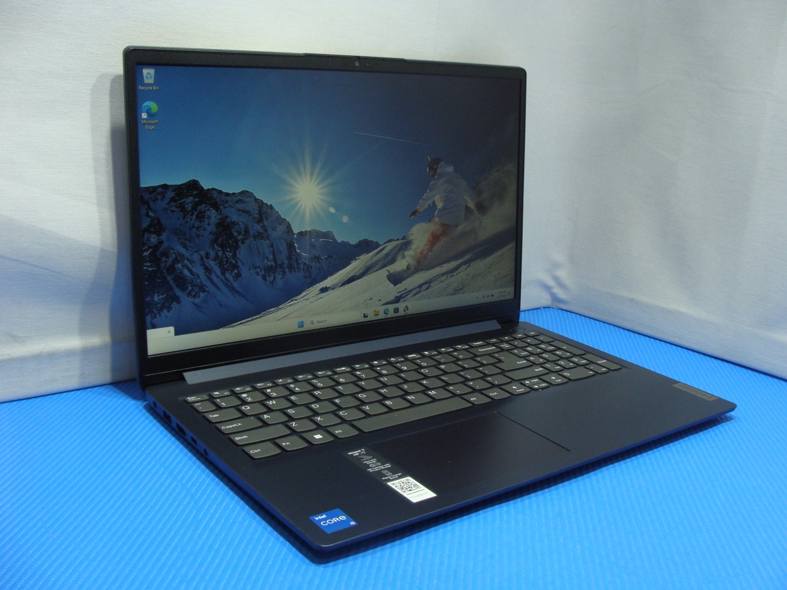 Lenovo IdeaPad 1 15IAU7 15.6″ FHD TOUCH core i5-1235U 1.3GHz 8GB 512GB Win 11 H
