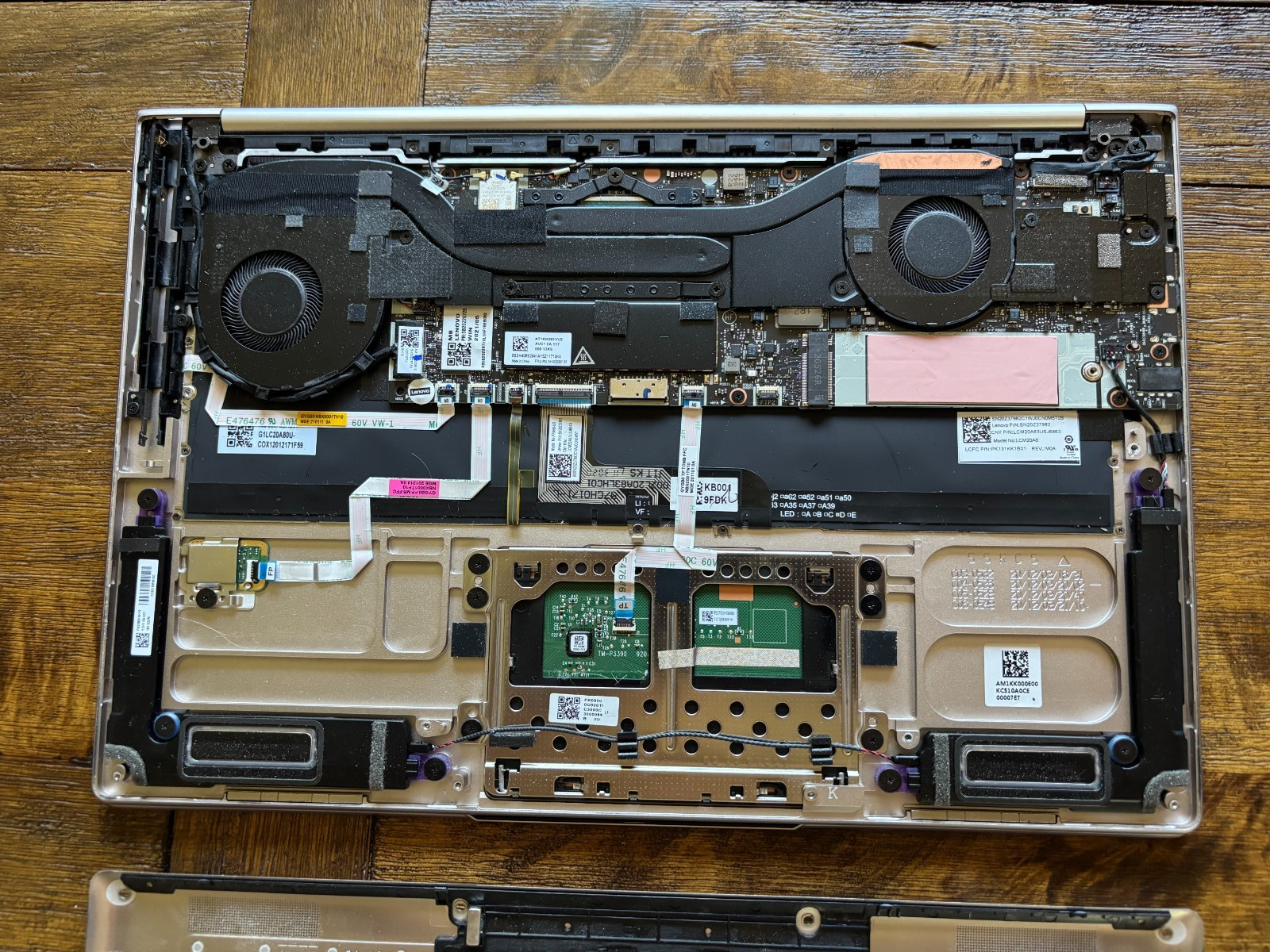 Lenovo Yoga 9i 2-in-1 14ITL5 14″ i7 16GB RAM, PARTS ONLY!!!