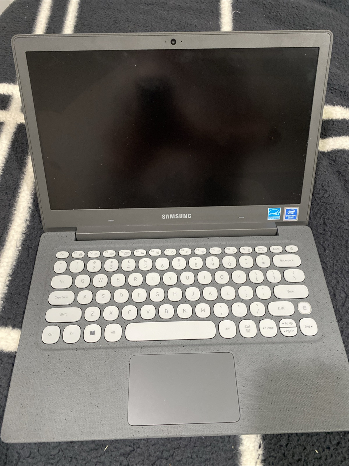 Samsung NP530XBB-K06US i5-7200U 8/256/2.5GHZ Intel HD 620 13.3-inch BAD BATTERY