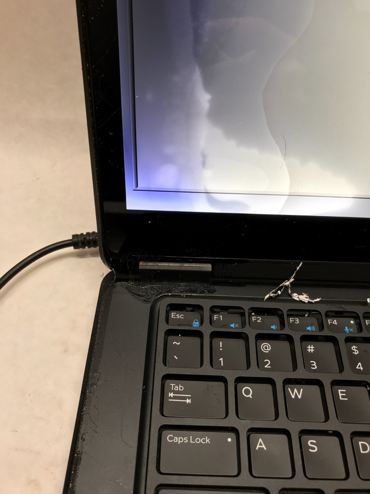 Dell Latitude E7450 14″ Intel Core i5 4GB RAM NO HDD/OS For Parts LEAKING LCD DW