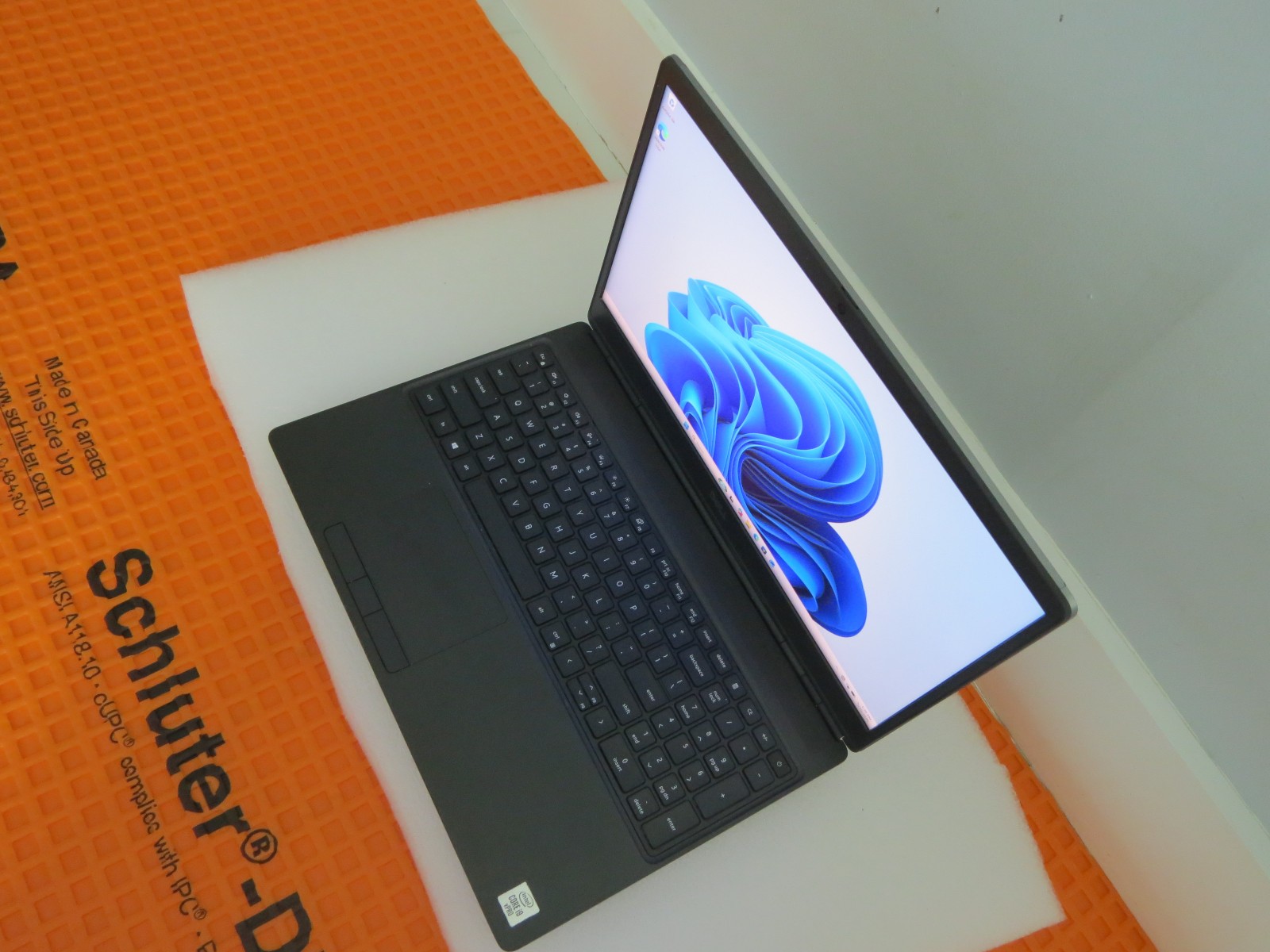Dell Precision 7550 15.6″ (512GB SSD, Intel Core i9-10885H, 2.4GHz, 16GB RAM)