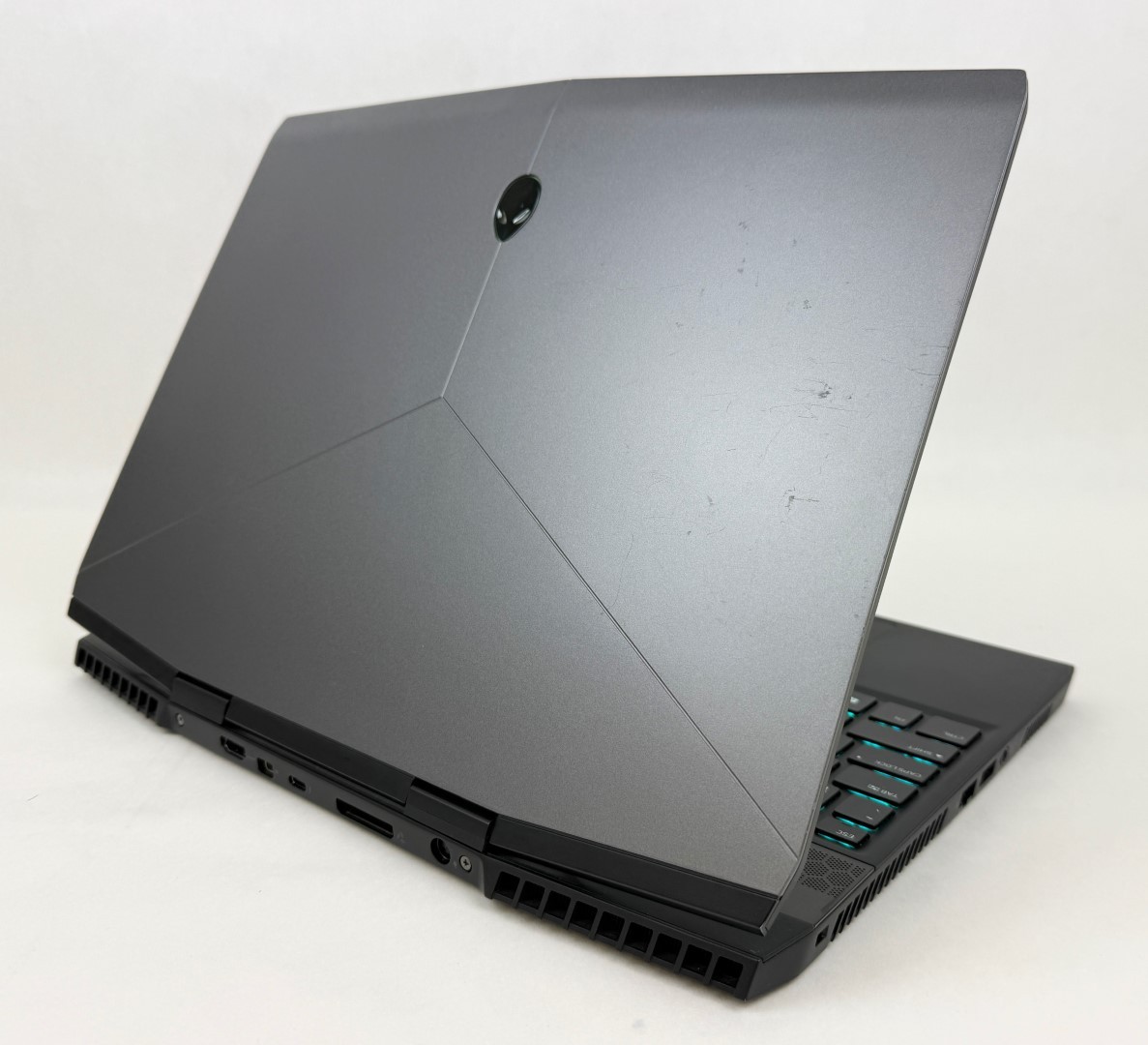 Alienware m15 15.6″ FHD i7-8750H 2.2GHz 32GB 256GB+1TB GTX 1070 W11H