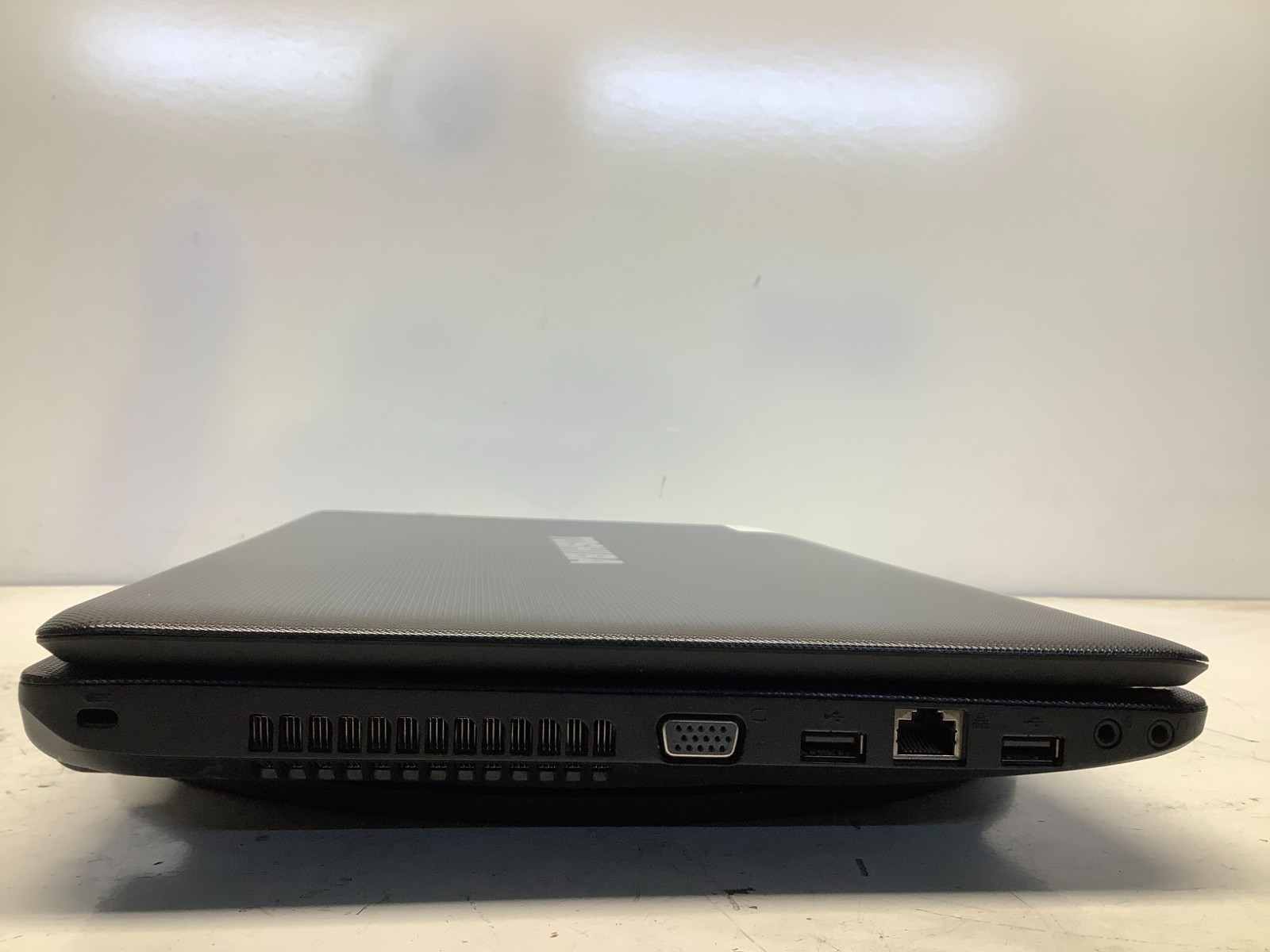 Toshiba Satellite C655-S5068 Intel Pentium T4500 2.3GHz 4 GB NO HDD No Batt