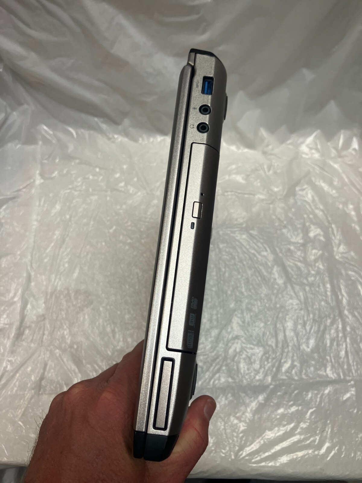 Dell Vostro 3550 15.6″ Intel Core i3-2330M 2.20GHz 2 GB RAM 250GB HDD FOR PARTS