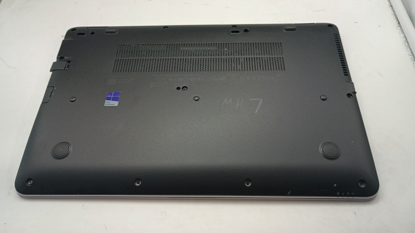 EliteBook 850 G4(122610-45)w/charger.i5-7200U.8GB.256GB SDD.15.6″FHD.W11