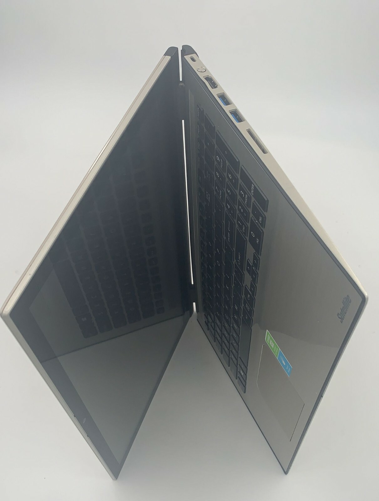 Toshiba Satelite L55W, 10 GB RAM, 500 GB HDD, Core i3