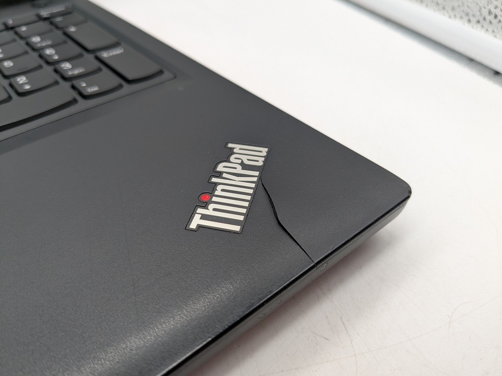 Lenovo ThinkPad P52 15″ FHD I7-8850H 1TB SSD 8GB W11P Quadro P3200 FPR *READ*