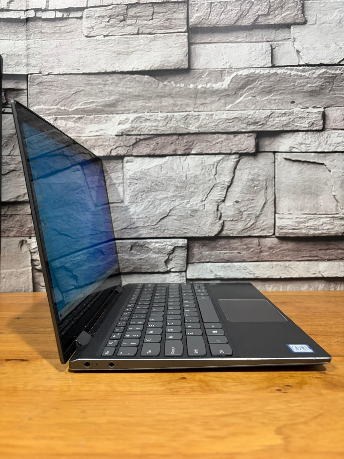 Lenovo Yoga 720-13IKB i5-7200U 2.50GHz 8GB RAM 128GB SSD