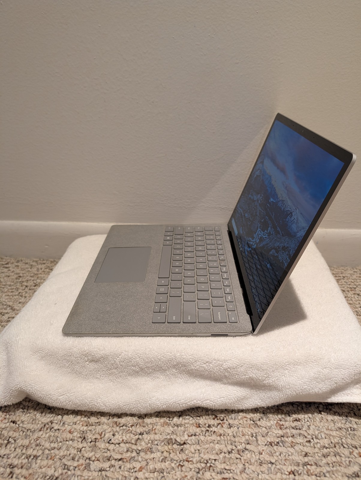 Microsoft Surface Laptop 2 1769 13.5″ Touch Core i5-8650U 8GB RAM 256GB SSD
