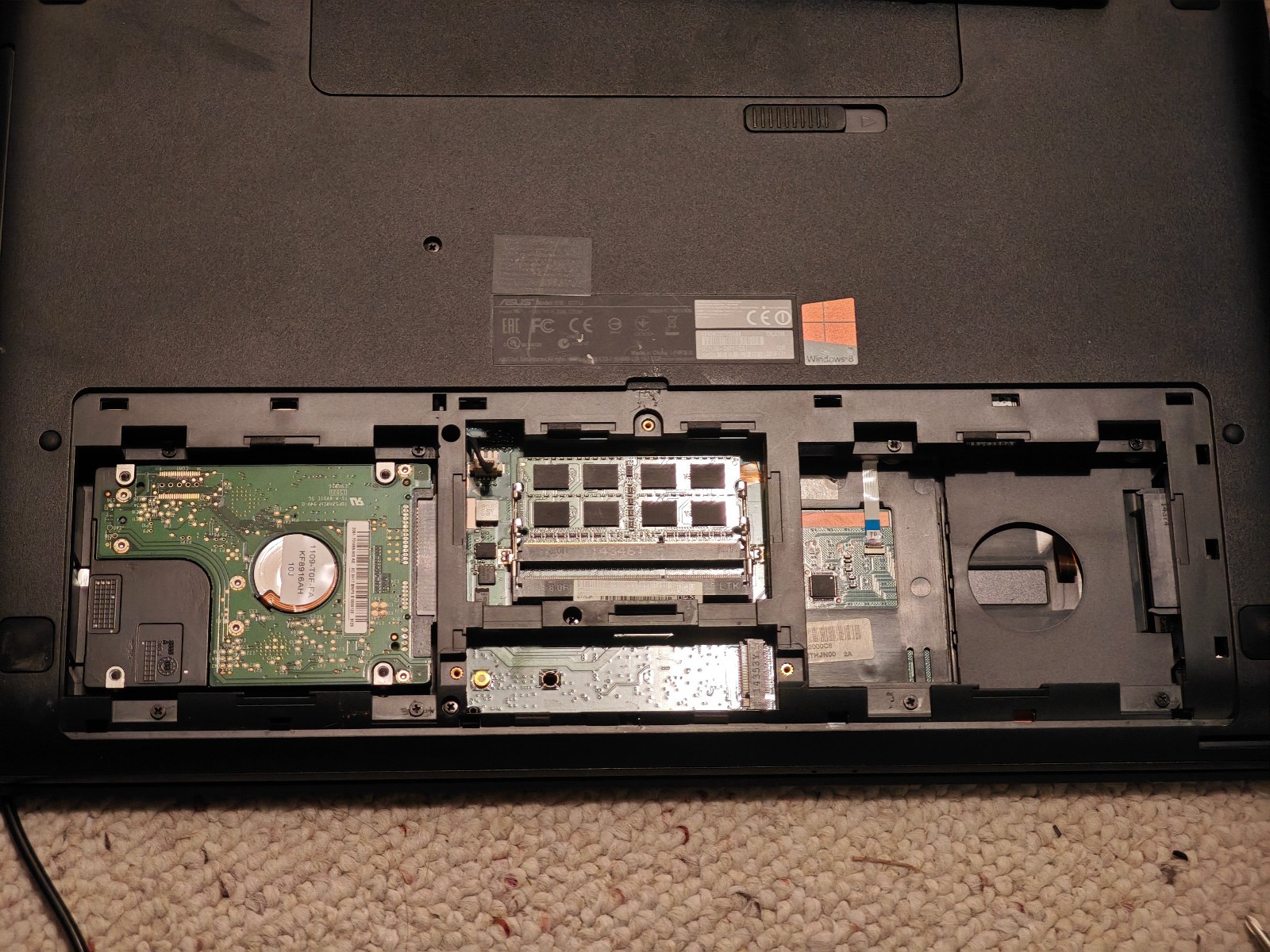 Asus ROG G771 – 150GB HDD, 2GB RAM, Intel i7-4710HQ, Nvidia GTX 860M